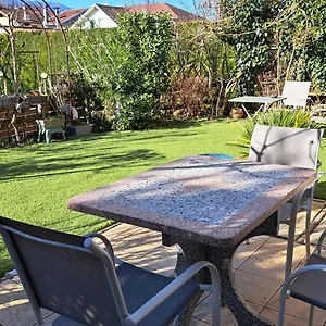 Appartement Avec Jardin Et Parking Privés, Aix-les-Bains